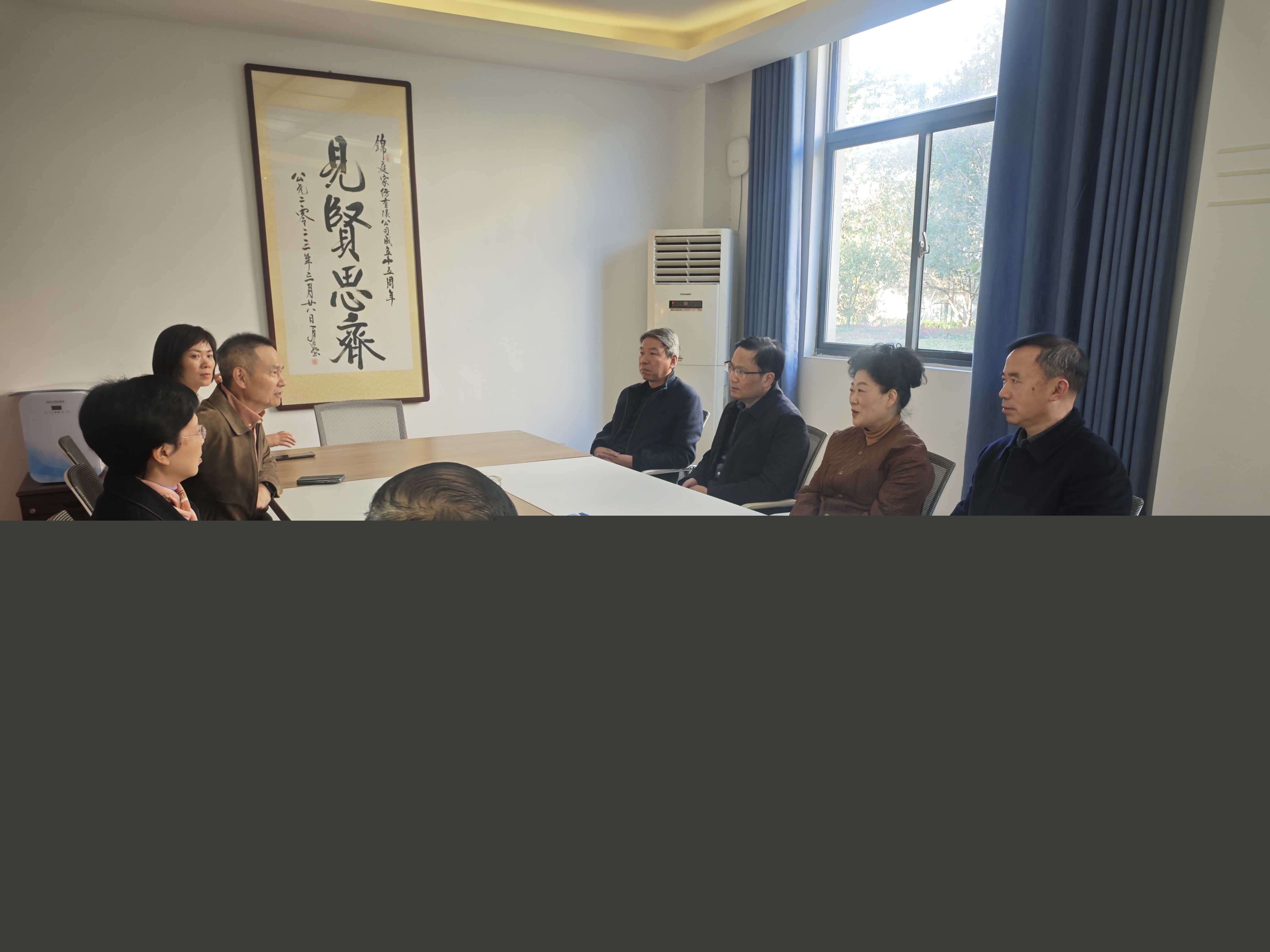 鄭曉艷走訪聯(lián)系企業(yè)